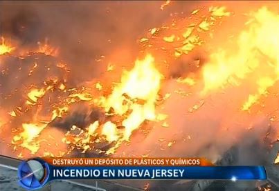 Incendio destruyó depósitos en Nueva Jersey