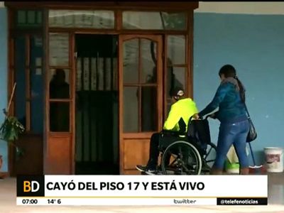 Cayó desde un piso 17 y está vivo