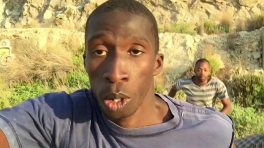 Polémica por el drama de un "inmigrante" ilegal africano que subió su travesía a Instagram