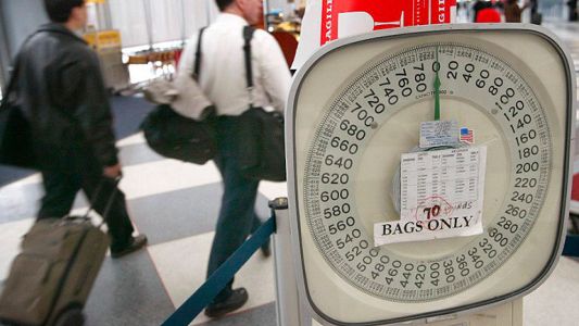 Polémica: aerolínea pesará a los pasajeros