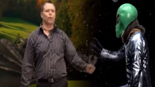 Candidato canadiense a diputado lanza el spot más insólito de los últimos años