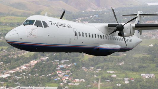 Un avión con 54 personas a bordo despareció en Indonesia