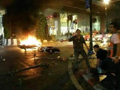 Al menos doce muertos por la explosión de una bomba en Bangkok