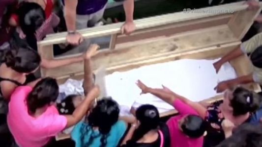 La enterraron, pidió auxilio, la rescataron de la tumba y murió