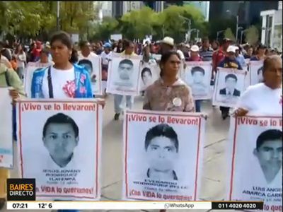 Padres de estudiantes mexicanos desaparecidos quieren ver al Papa