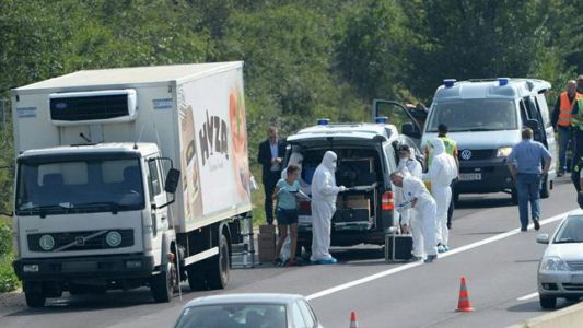 Austria: hallaron un camión con 20 inmigrantes muertos