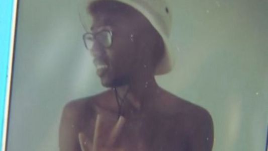 Se quiso sacar una "selfie" con un arma y se mató por accidente