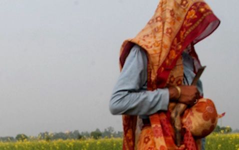 Dos mujeres fueron condenadas a ser violadas y caminar desnudas en India