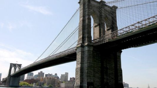 Detuvieron a un argentino por querer escalar el Puente de Brooklyn