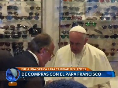 El papa Francisco fue a comprar lentes y revolucionó una óptica de Roma