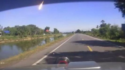 Video: un gran meteorito cayó en Tailandia