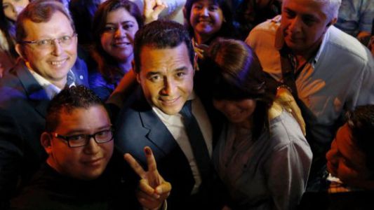 Un cómico gana la primera vuelta de las elecciones de Guatemala