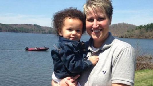 Demandó a la clínica porque la inseminaron con esperma de un hombre negro