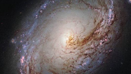 La NASA observa el "corazón" de una galaxia espiral
