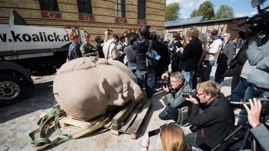 Lenin regresa a Berlín tras 24 años en una gran escultura