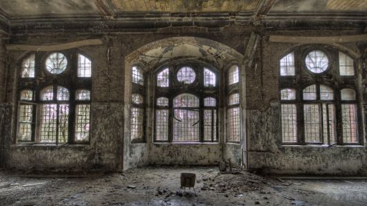 Así es por dentro el hospital abandonado donde trataron a Hitler