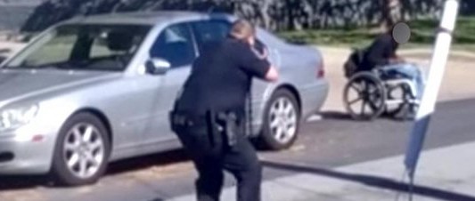 Tres policías acribillan a un joven negro en silla de ruedas en EE.UU.