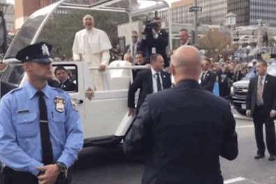 La bebé que le sacó una sonrisa al papa Francisco