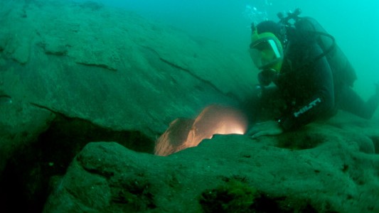 Encuentran cadáveres en barco de guerra hundido hace 121 años