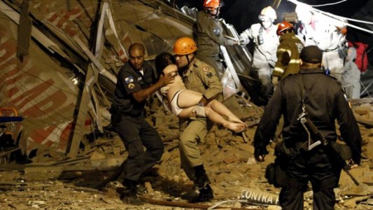 Se derrumbaron varios edificios por una explosión de gas en Río de Janeiro