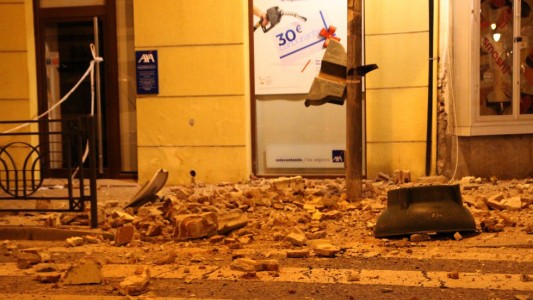 Ruinas y lagrimas en Italia