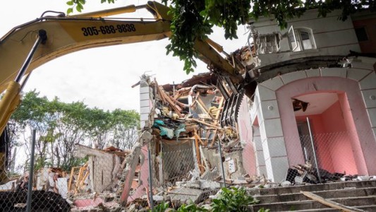 Hallan una caja fuerte en una mansión que tuvo Pablo Escobar