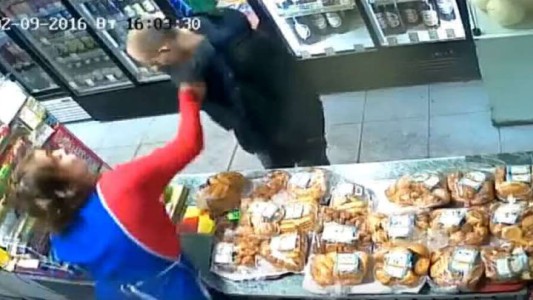 Rusia: se defiende de un ladrón con una calculadora