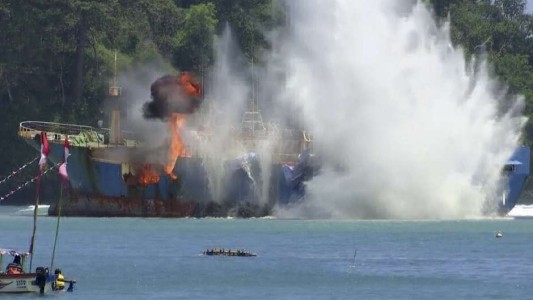 Volaron a un pesquero ilegal buscado durante años por Interpol