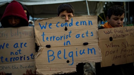 "No somos terroristas, somos humanos”: los mensajes que envían refugiados