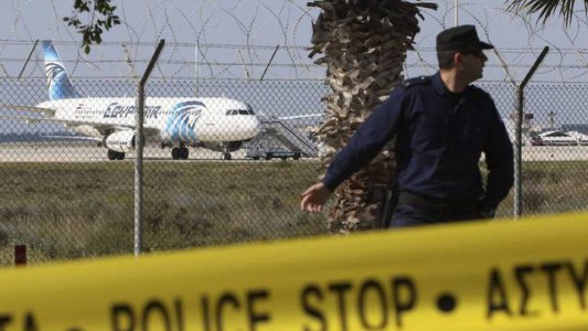 Avión secuestrado en Egipto: liberaron a casi todos los pasajeros