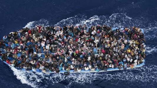 Desaparecieron más de 300 inmigrantes al naufragar en el Mediterráneo