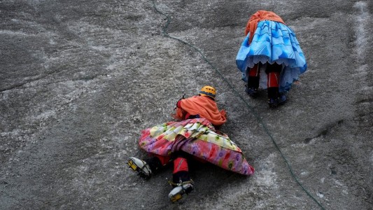 Las cholitas escaladoras no le temen a nada y conquistan el Illimani