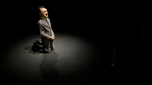 Pagaron más de 17 millones de dólares por una estatua de Hitler