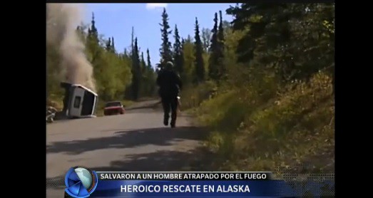 Alaska: Heroico rescate a un hombre atrapado en un auto en llamas