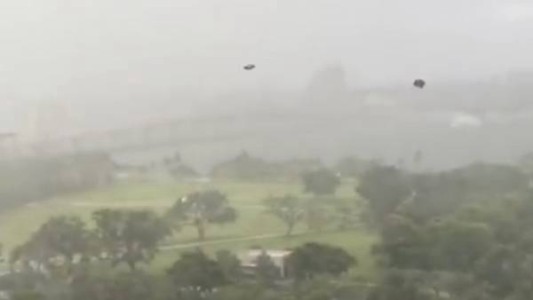 Video impactante: temporal y "lluvia de muebles" en Miami