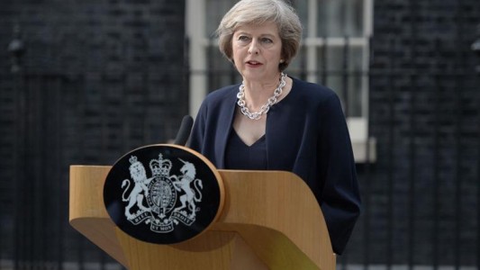 Theresa May asumió como primera ministra y prometió unificar al país fuera de la Unión Europea