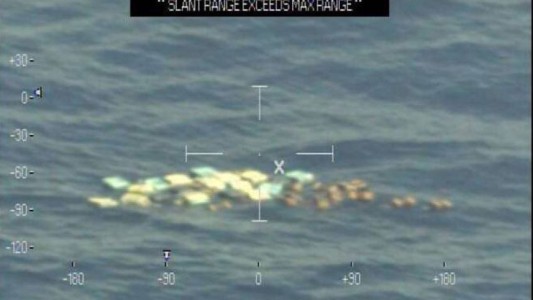 La Marina mexicana encuentra casi una tonelada de cocaína flotando en altamar