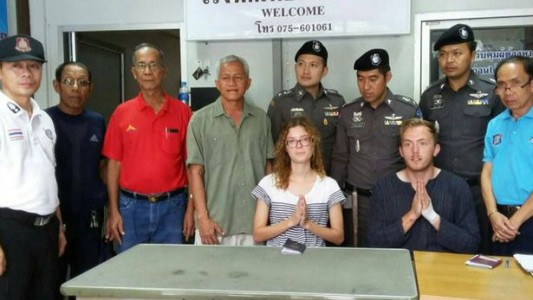 Tailandia: sorprendieron a turistas teniendo sexo en la calle y los obligaron a rezar