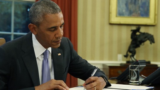 Obama indulta a 214 presos condenados por crímenes con drogas