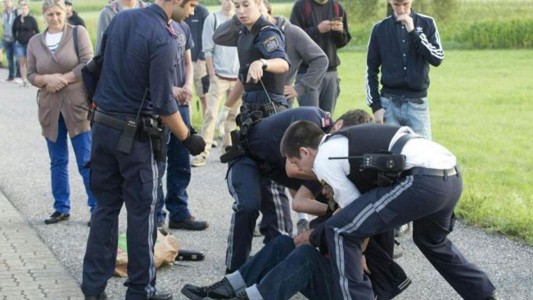 Austria: un hombre sacó un cuchillo y comenzó a atacar a los pasajeros