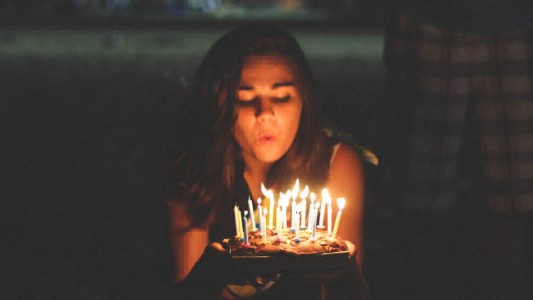 Gobierno italiano regalará 500 euros a quienes cumplan 18 años