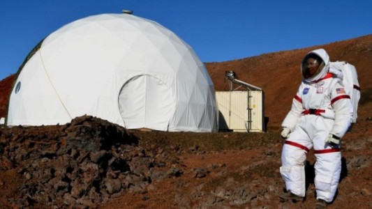Seis científicos pasaron un año aislados en un volcán de Hawái simulando vivir en Marte