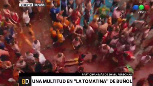 Tomatina: 22.000 personas se lanzan 160.000 kilos de tomate