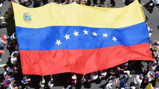 Venezuela: "En defensa de la revolución", los chavistas rechazaron la manifestación vecina