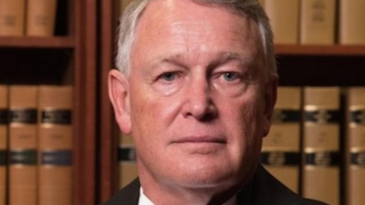 Un juez a una víctima de violación: “¿Por qué no juntaste las rodillas?”