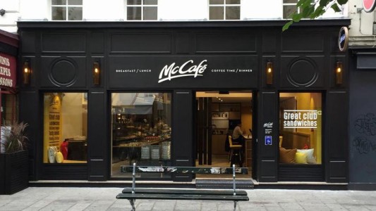 Mc Donalds abre el primero de sus locales que no sirve hamburguesas ni papas fritas