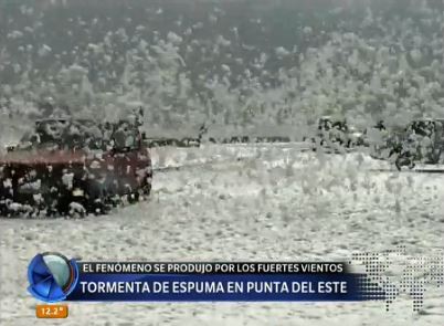 Punta del Este, cubierta de espuma