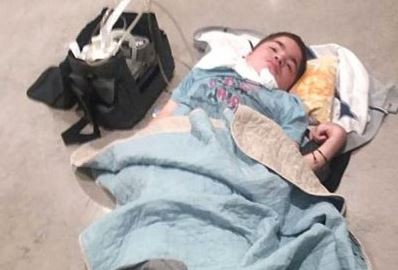 Una aerolínea británica le extravió la silla de ruedas a un chico argentino con una enfermedad terminal