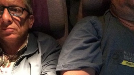 Abogado italiano denuncia a una aerolínea después de 9 horas de vuelo junto a una persona obesa