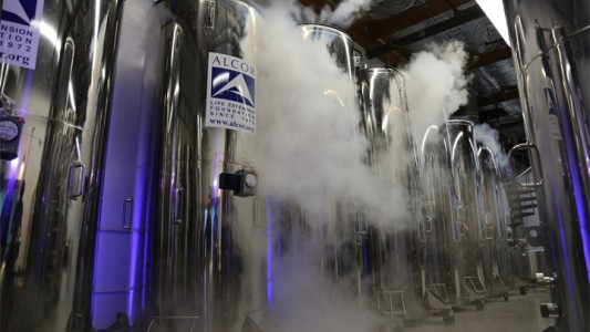 Adolescente con enfermedad terminal logró autorización para congelar su cuerpo y "ser despertada" cuando haya cura